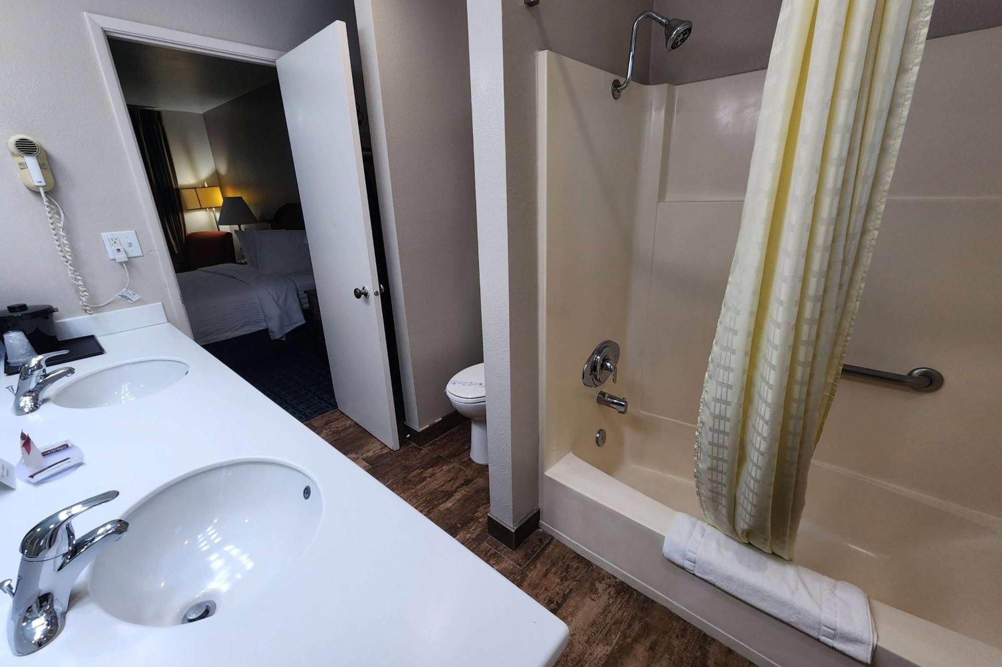 Ramada Bayside Inn & Suites ユーレカ エクステリア 写真